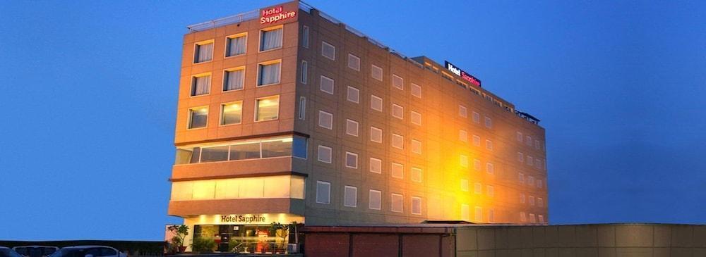 Tulip Inn Zirakpur Buitenkant foto