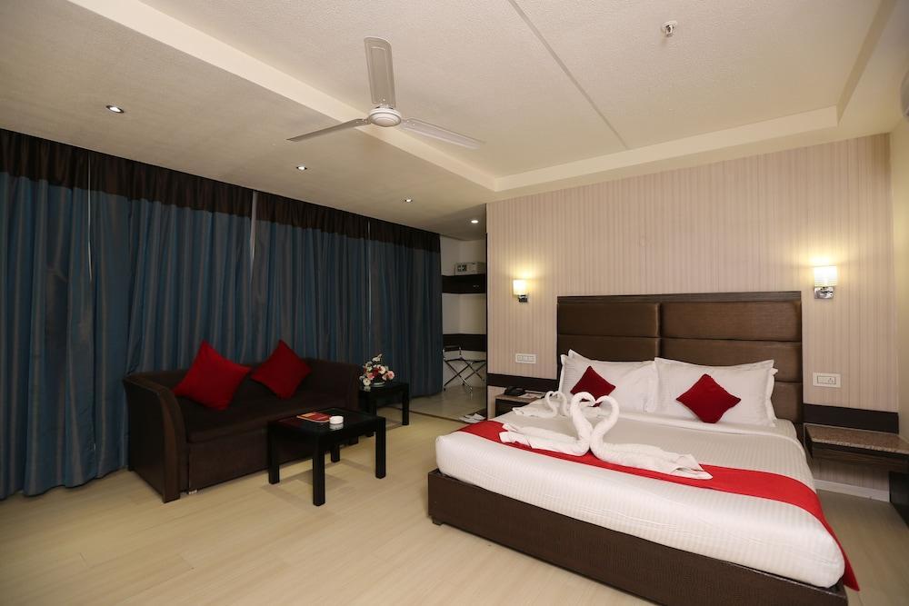 Tulip Inn Zirakpur Buitenkant foto