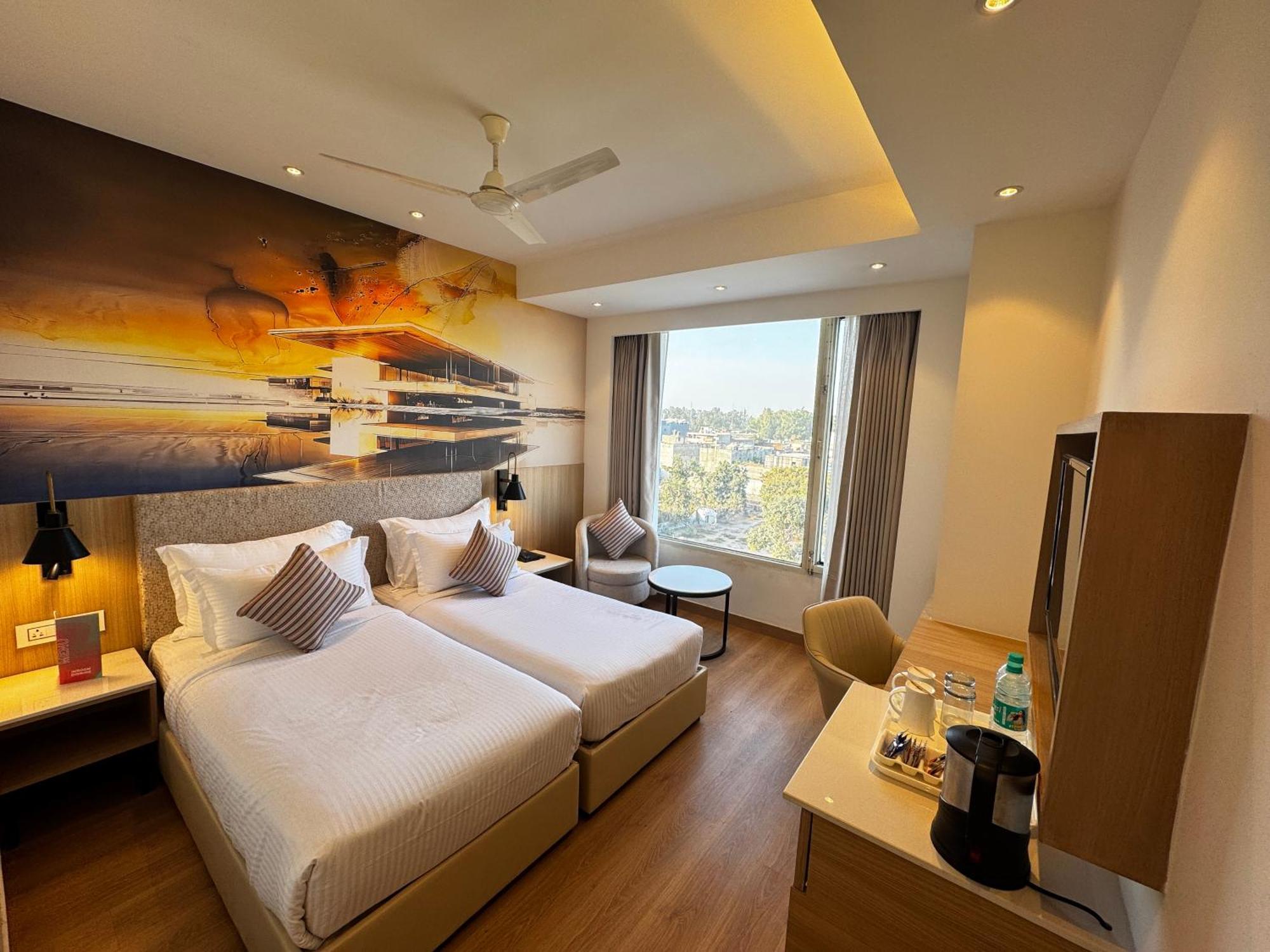 Tulip Inn Zirakpur Buitenkant foto
