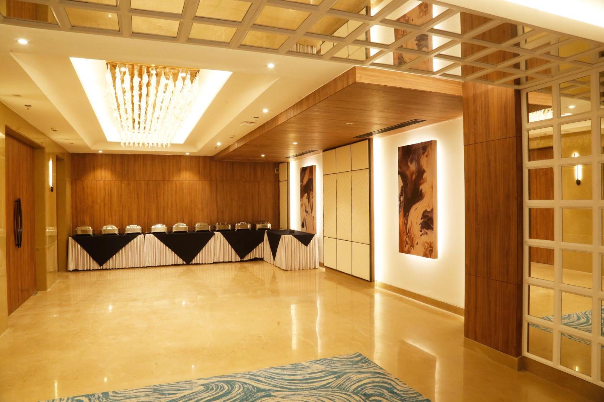 Tulip Inn Zirakpur Buitenkant foto