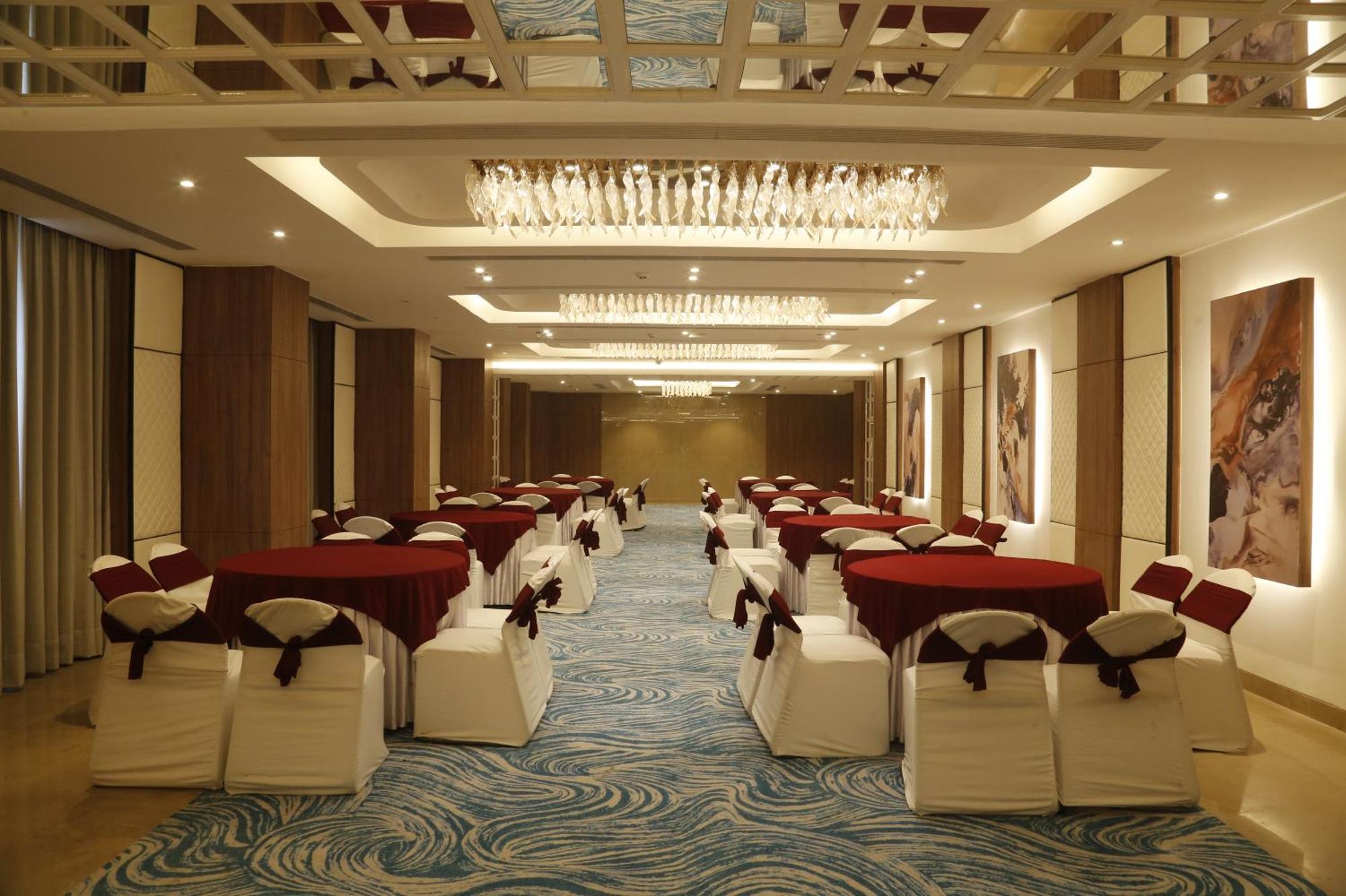 Tulip Inn Zirakpur Buitenkant foto