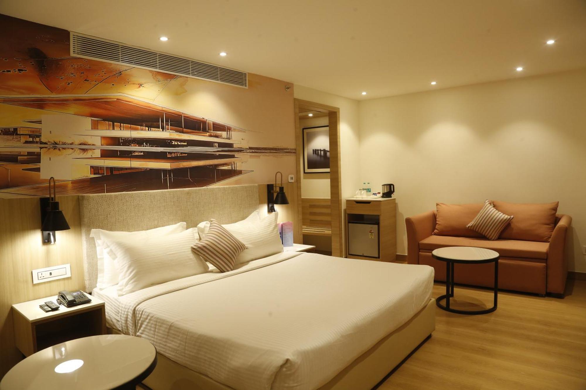 Tulip Inn Zirakpur Buitenkant foto