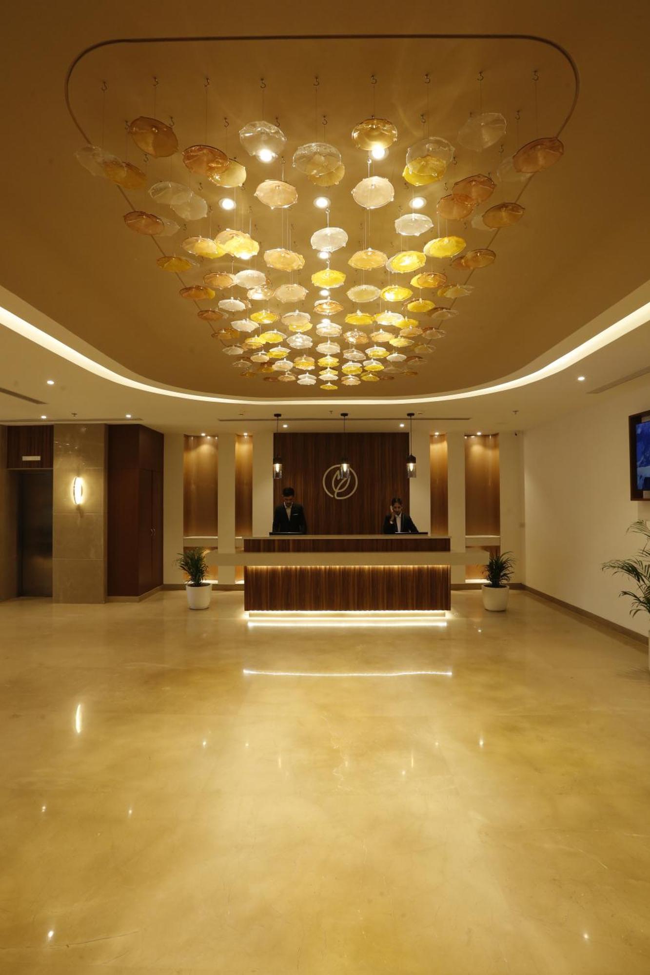 Tulip Inn Zirakpur Buitenkant foto