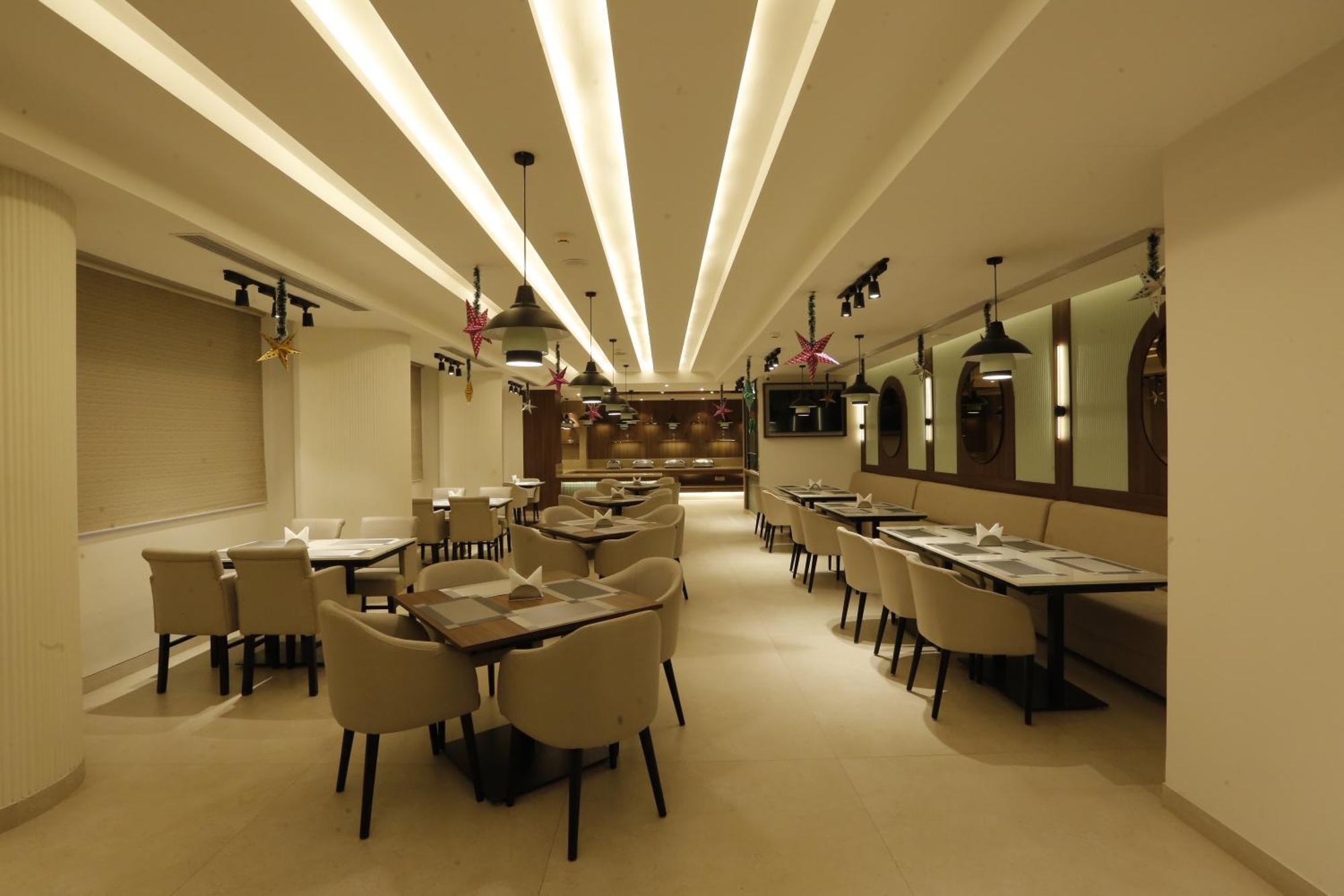 Tulip Inn Zirakpur Buitenkant foto