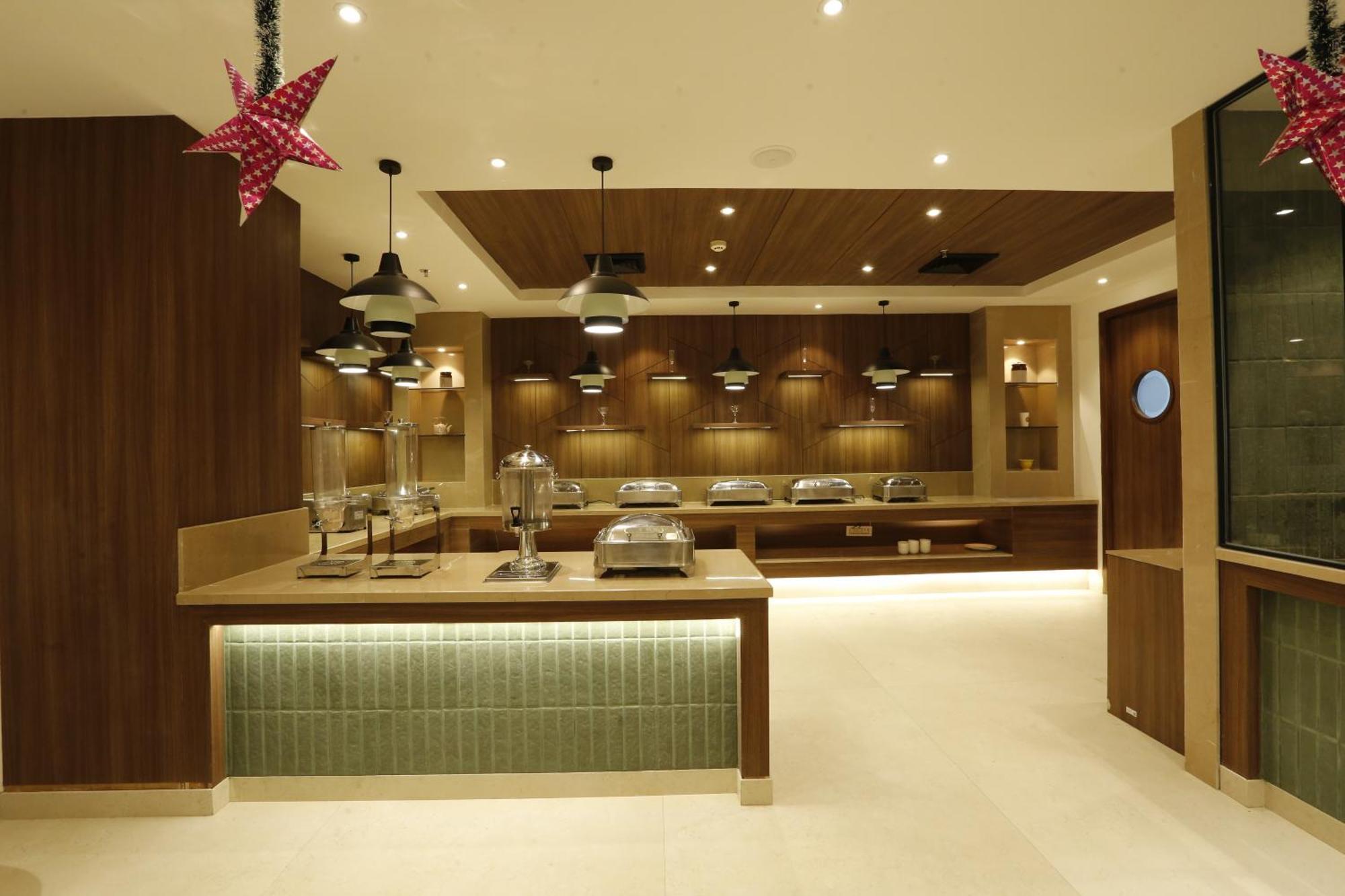 Tulip Inn Zirakpur Buitenkant foto