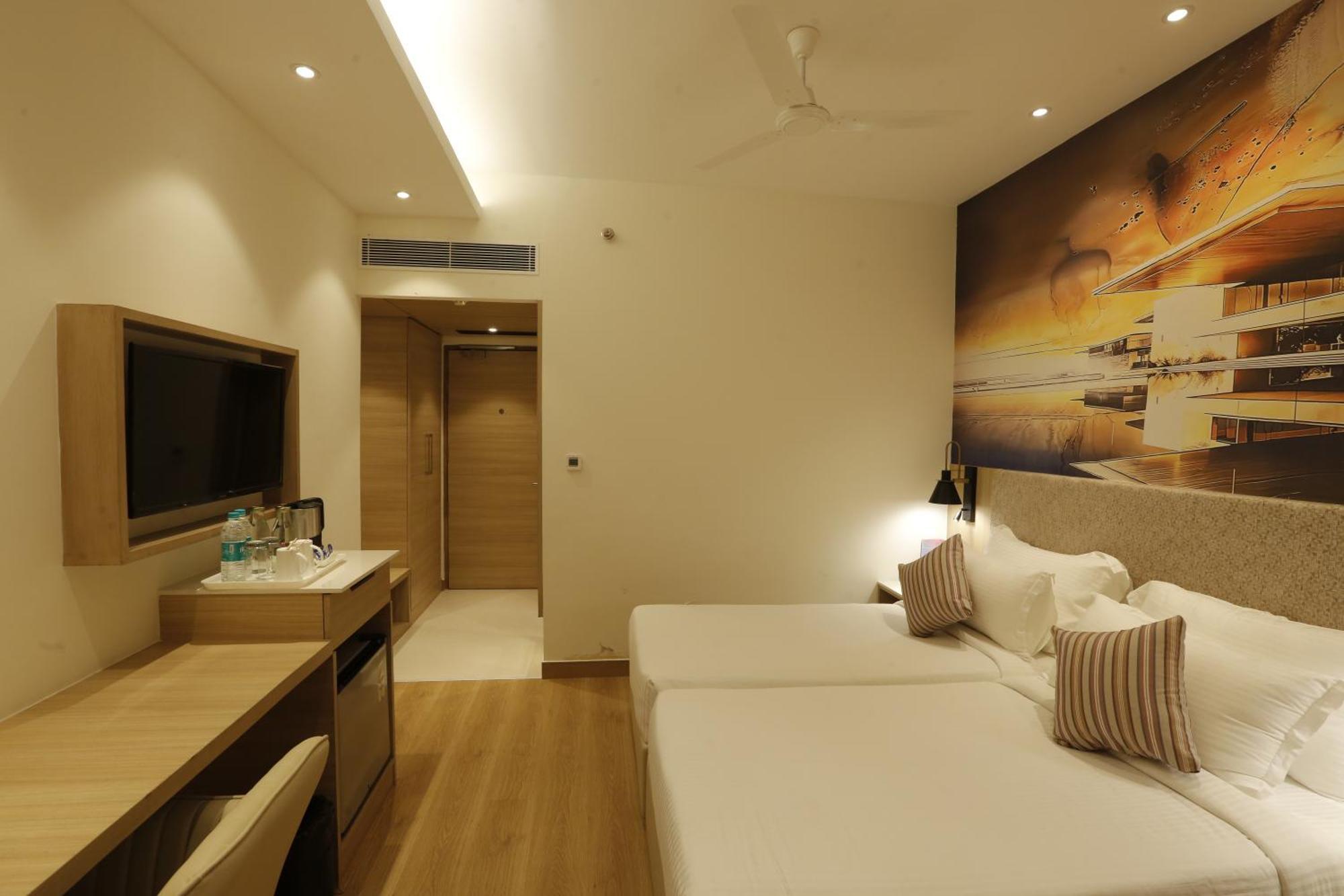 Tulip Inn Zirakpur Buitenkant foto