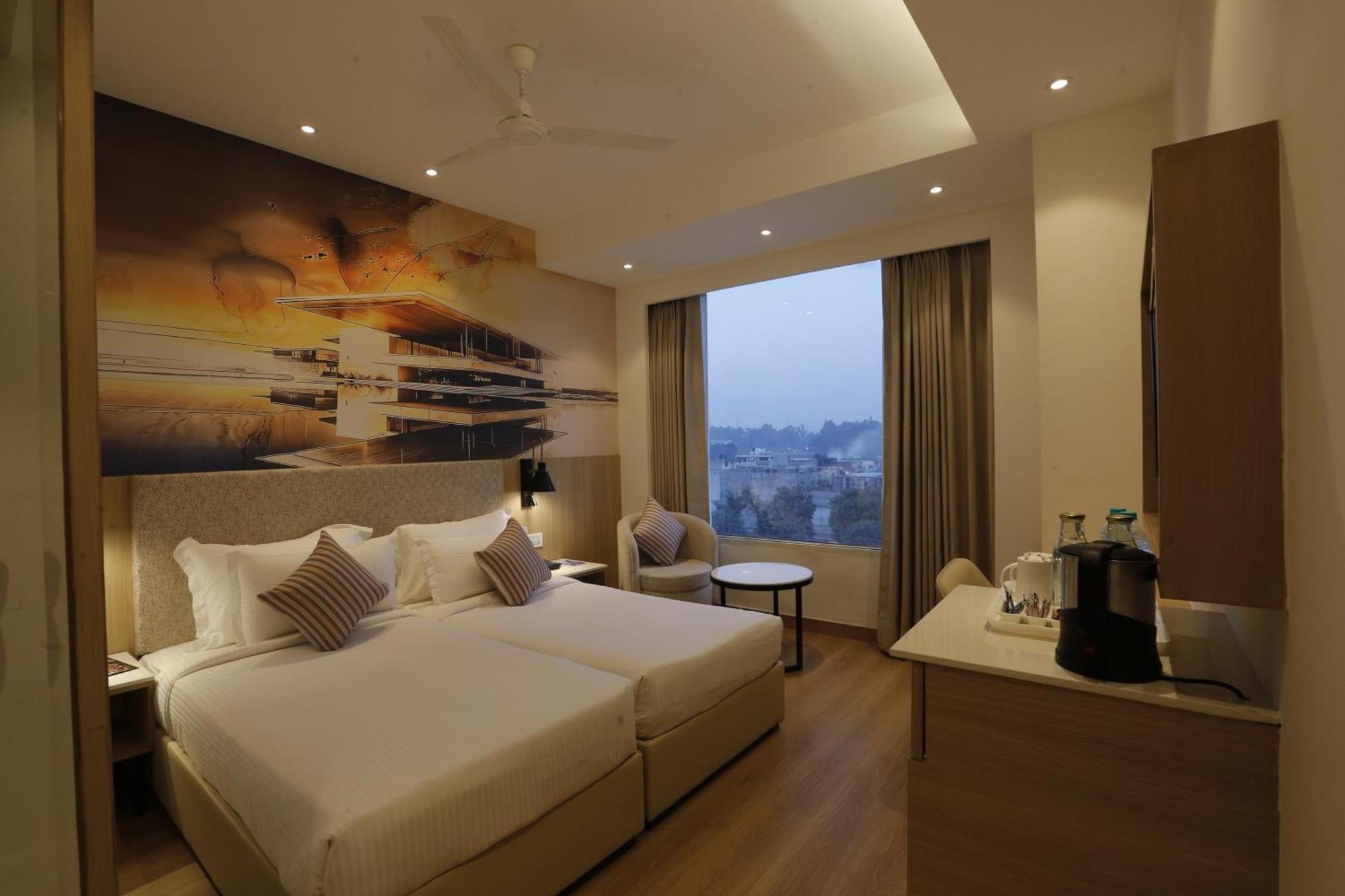 Tulip Inn Zirakpur Buitenkant foto