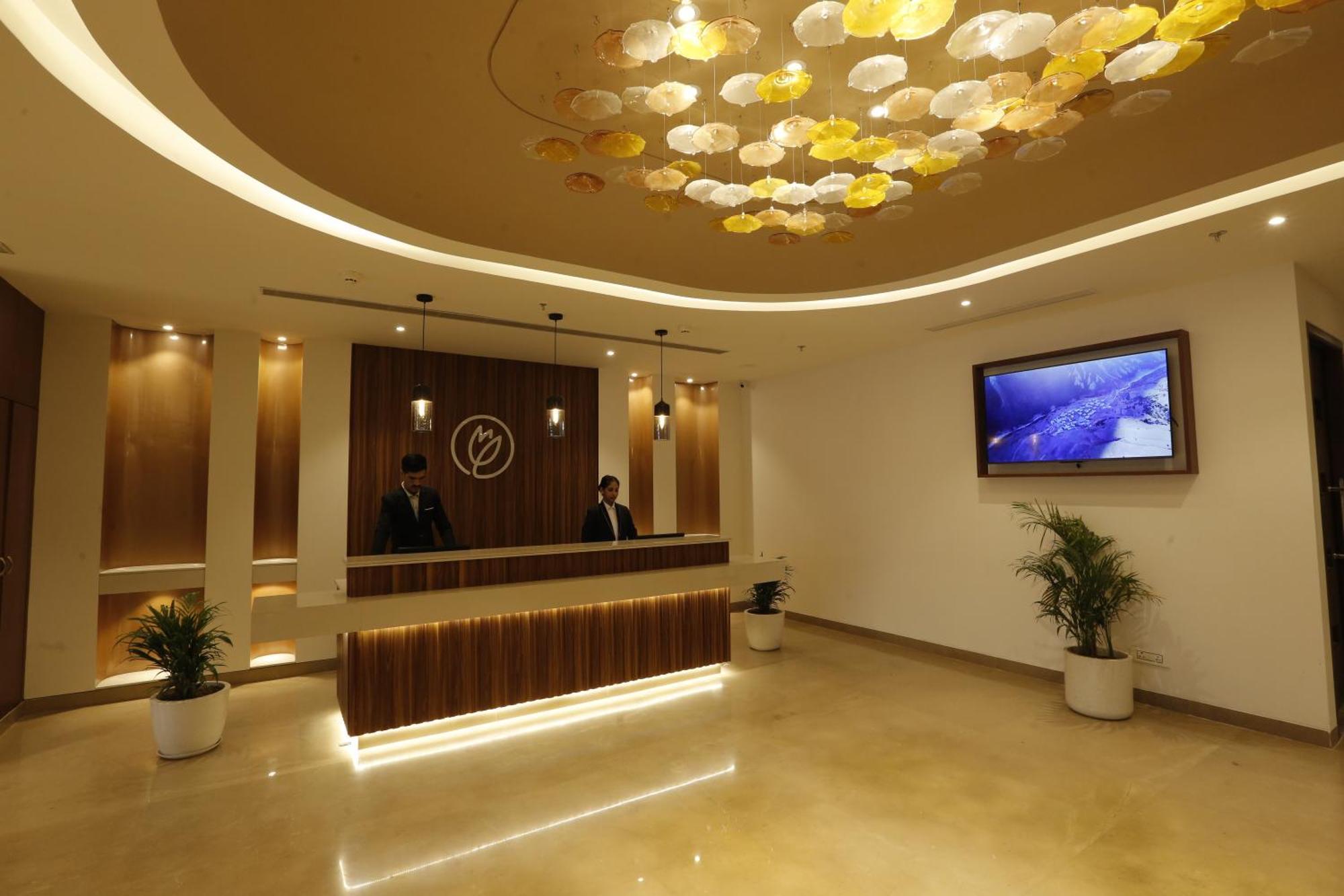 Tulip Inn Zirakpur Buitenkant foto
