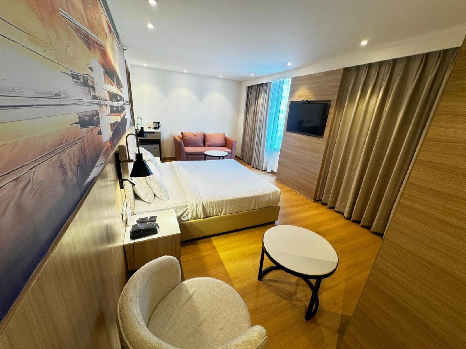 Tulip Inn Zirakpur Buitenkant foto