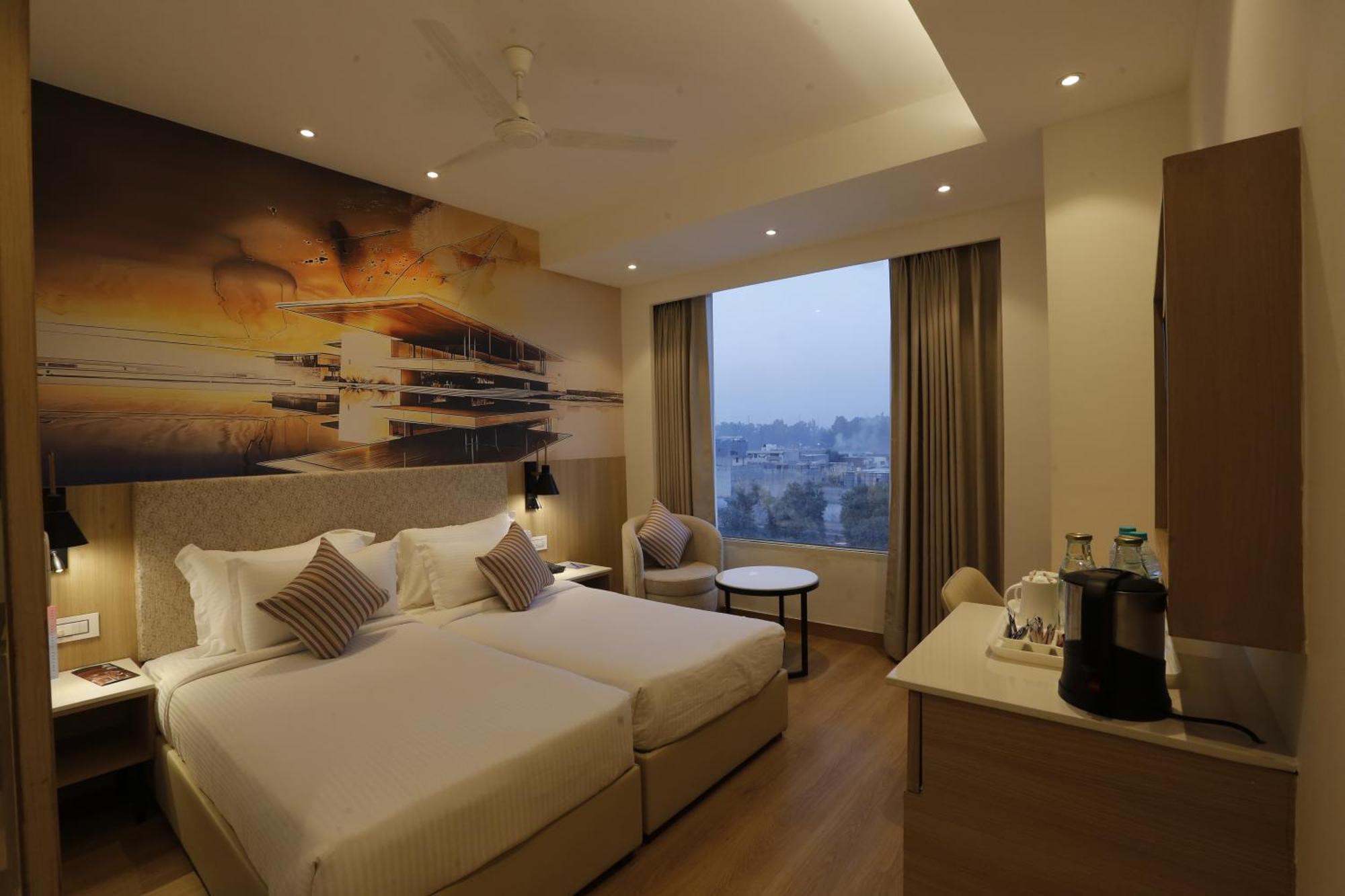 Tulip Inn Zirakpur Buitenkant foto
