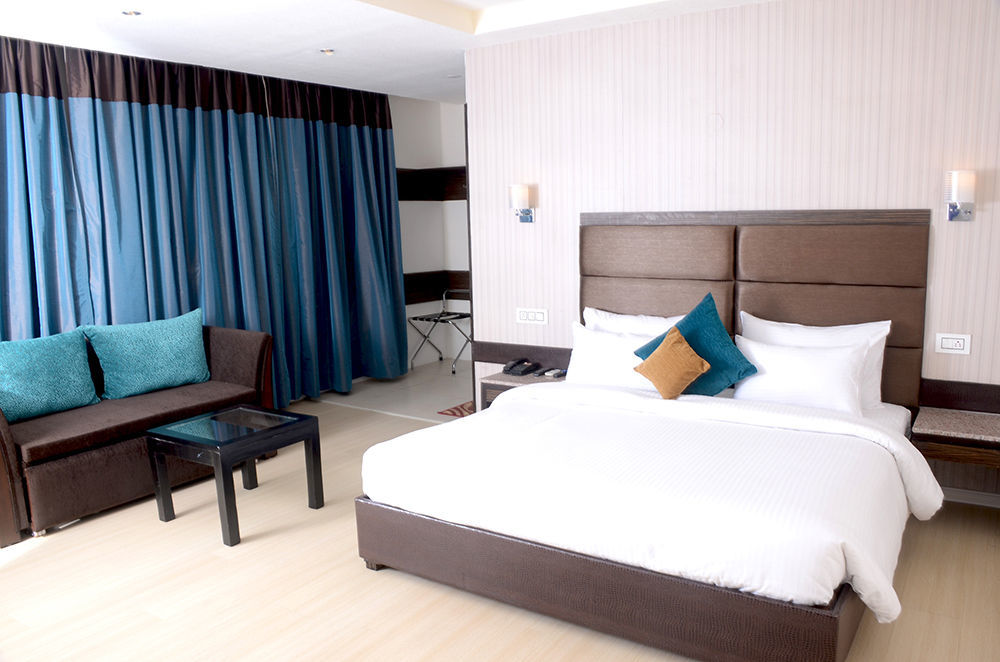 Tulip Inn Zirakpur Buitenkant foto