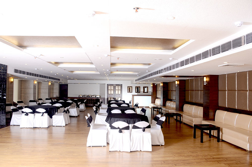 Tulip Inn Zirakpur Buitenkant foto