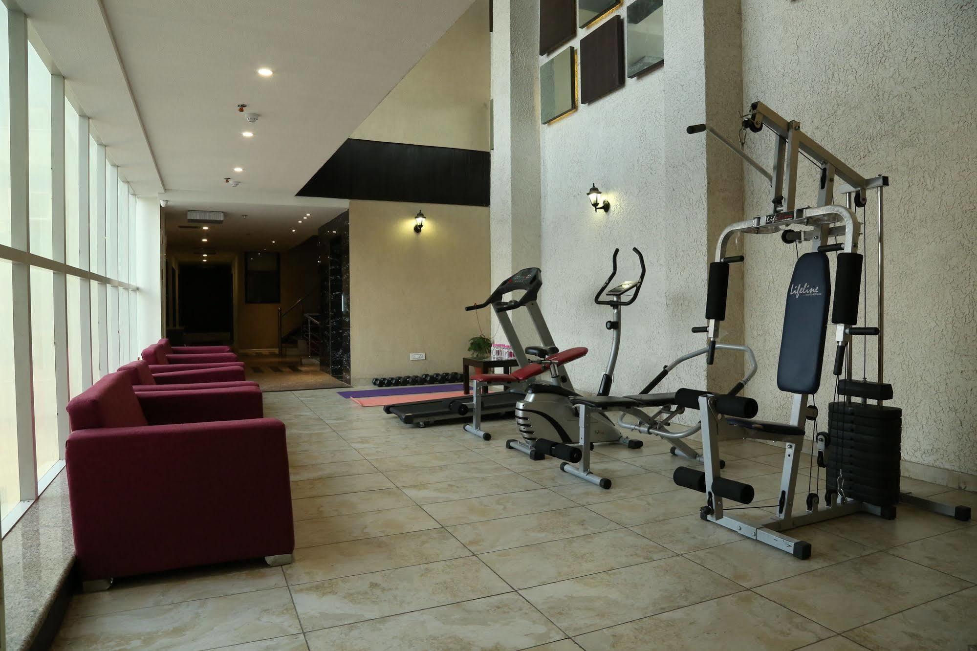 Tulip Inn Zirakpur Buitenkant foto