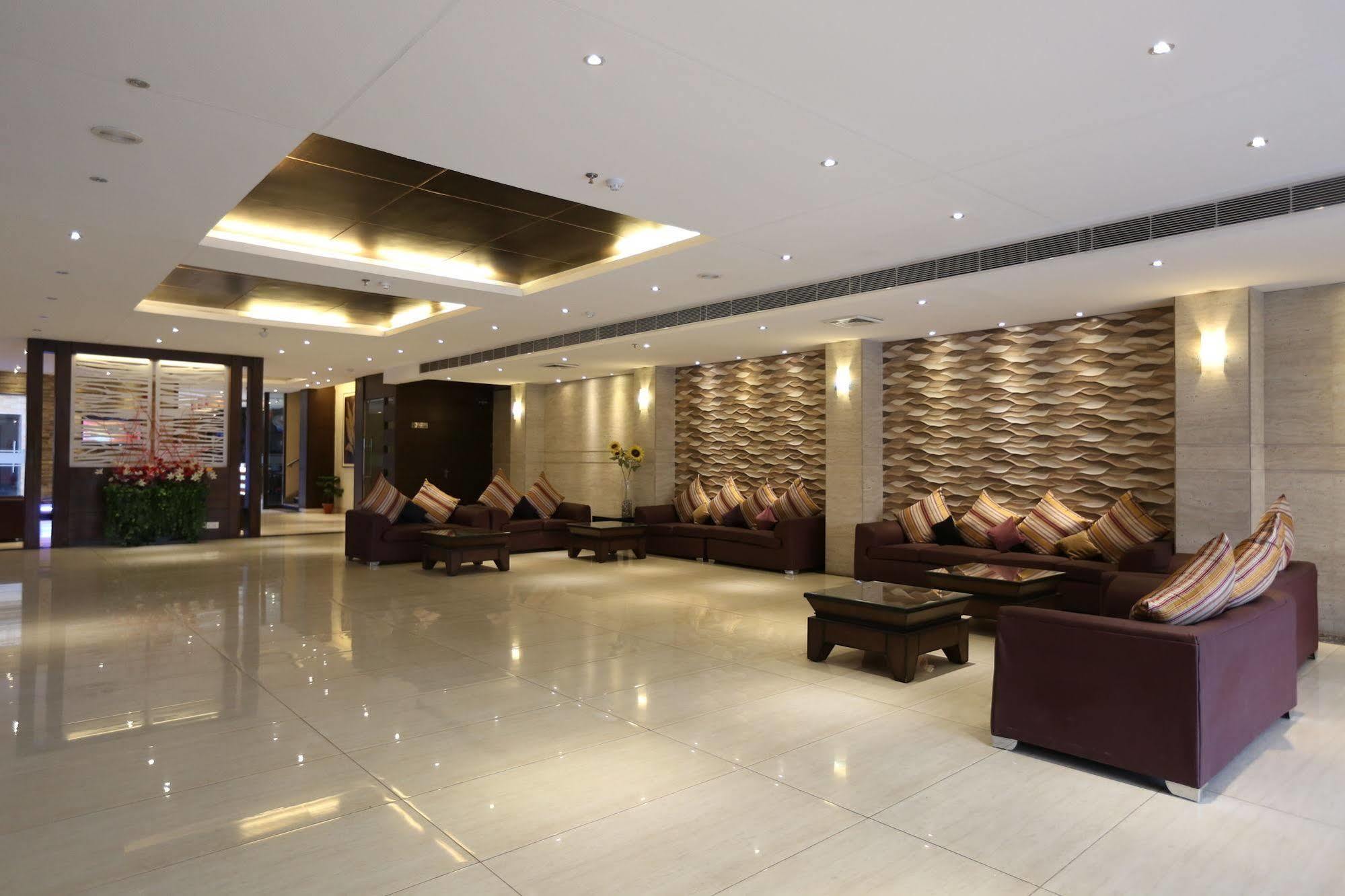 Tulip Inn Zirakpur Buitenkant foto